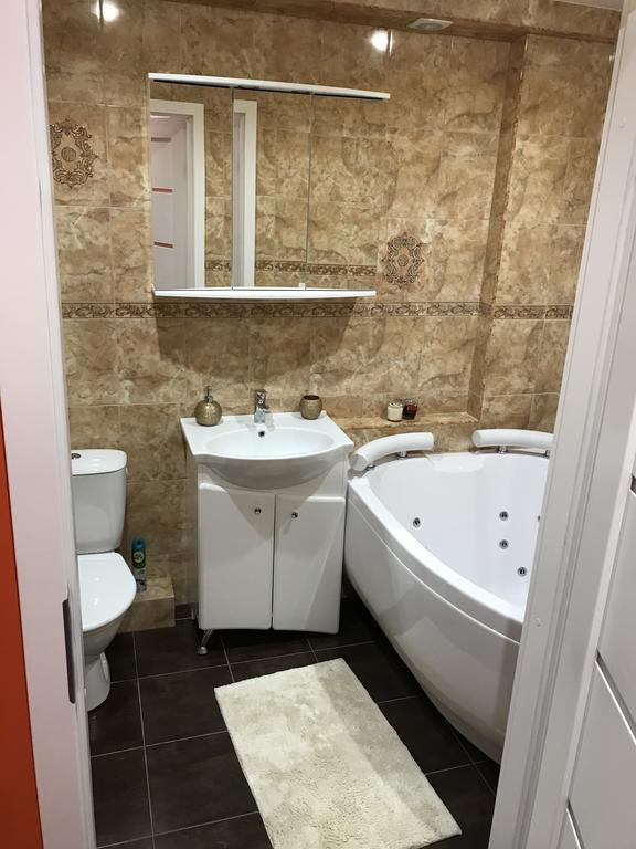 Trumpalaike Buto Nuoma Rokiskyje Su Jacuzzi روكيسكيس المظهر الخارجي الصورة